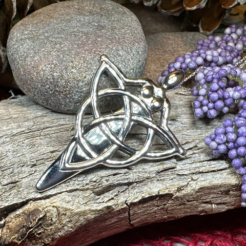 Load image into Gallery viewer, Danu Triquetra Necklace

