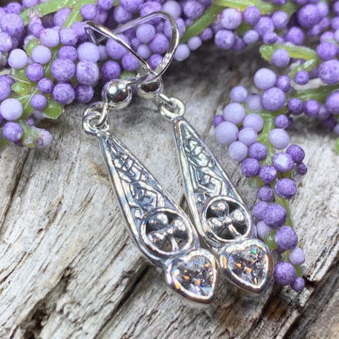 Load image into Gallery viewer, Shamrock Love Earrings
