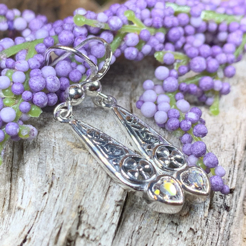 Load image into Gallery viewer, Shamrock Love Earrings
