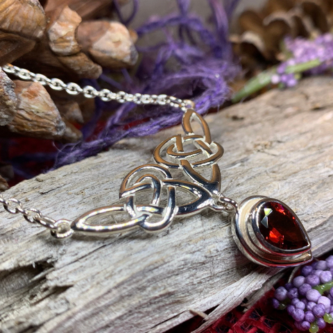 Load image into Gallery viewer, Ayn Celtic Knot Necklace
