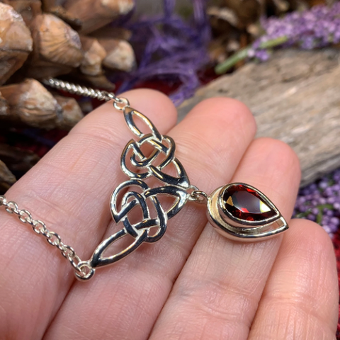 Load image into Gallery viewer, Ayn Celtic Knot Necklace
