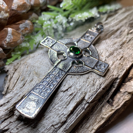 Gibrian Celtic Cross Necklace in Sterling Silver