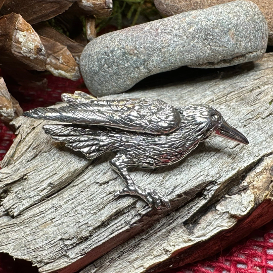 Tethra Realistic Raven Brooch in Sterling Silver