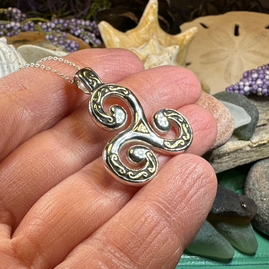 Finglas Celtic Triskele Necklace — view 7