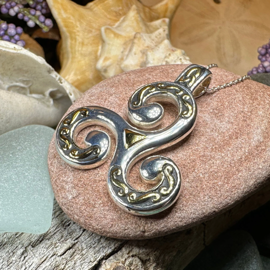 Finglas Celtic Triskele Necklace — view 4