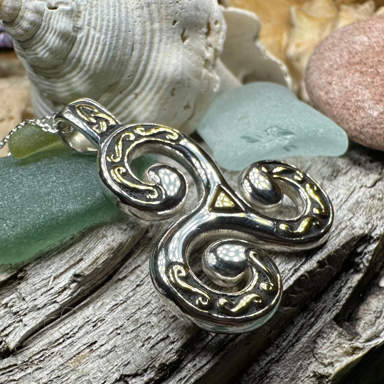 Finglas Celtic Triskele Necklace — view 6