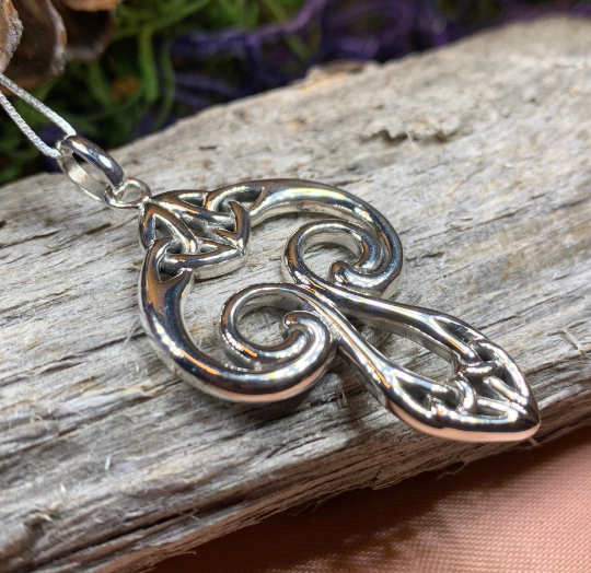 Yseult Celtic Knot Necklace in Sterling Silver — view 2