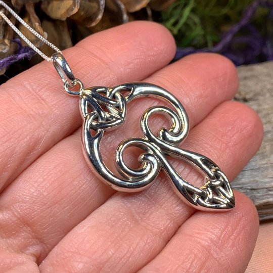 Yseult Celtic Knot Necklace in Sterling Silver — view 5