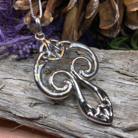 Yseult Celtic Knot Necklace in Sterling Silver — view 8