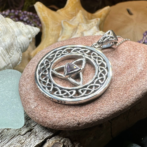 Load image into Gallery viewer, Nyx Trinity Knot Necklace
