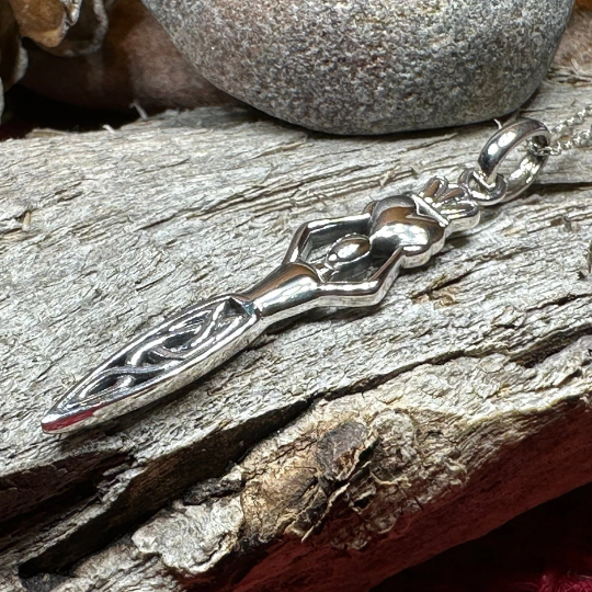 Danu Claddagh Necklace — view 3