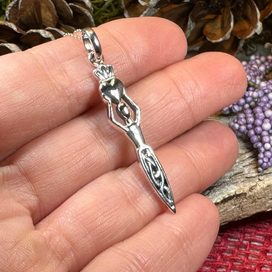Danu Claddagh Necklace — view 5