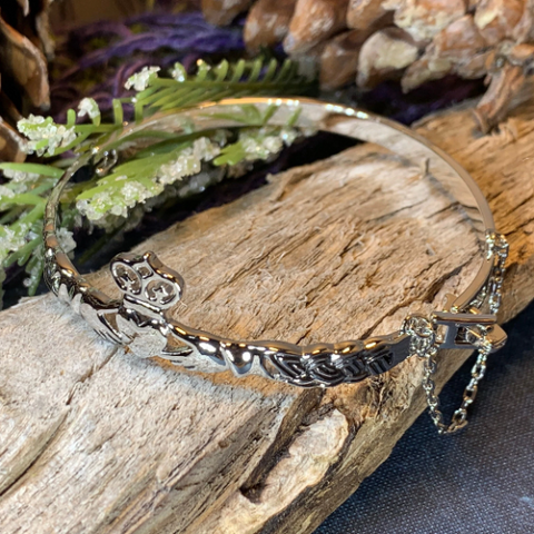 Load image into Gallery viewer, Claddagh Irish Bracelet
