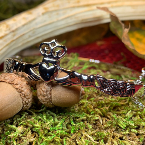 Load image into Gallery viewer, Claddagh Irish Bracelet
