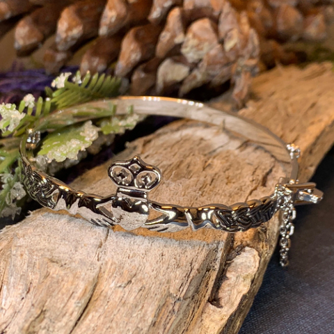 Load image into Gallery viewer, Claddagh Irish Bracelet
