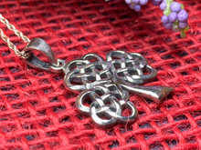 Load image into Gallery viewer, Sylvania Shamrock Necklace

