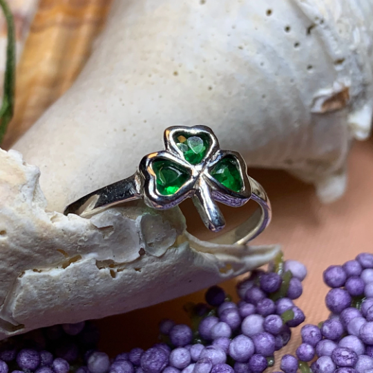 Emerald Isle Irish Shamrock Ring in Sterling Silver — view 10