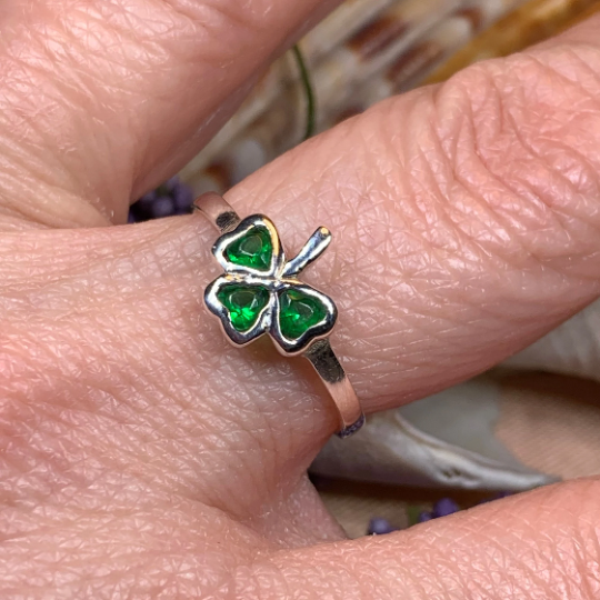 Emerald Isle Irish Shamrock Ring in Sterling Silver — view 9