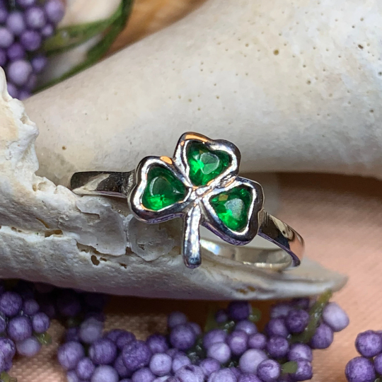 Emerald Isle Irish Shamrock Ring in Sterling Silver — view 8