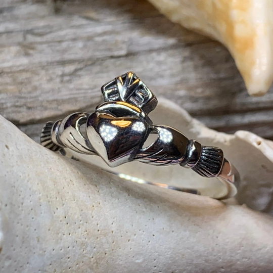 Dunlavin Claddagh Ring — view 12