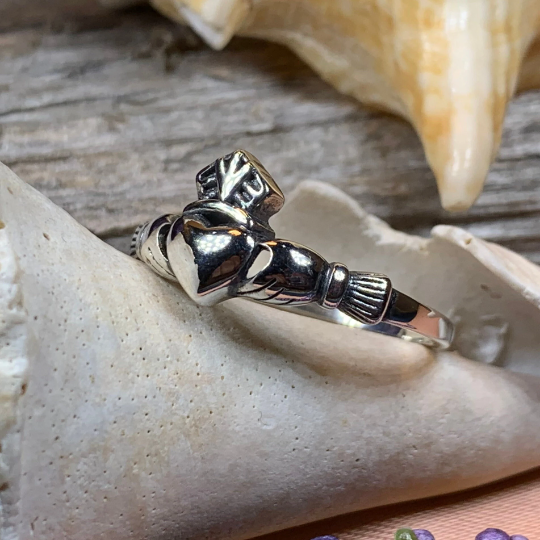 Dunlavin Claddagh Ring — view 7