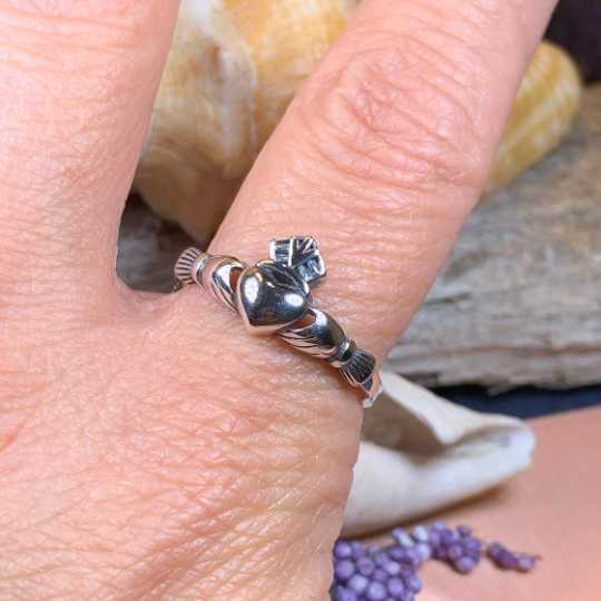 Dunlavin Claddagh Ring — view 4