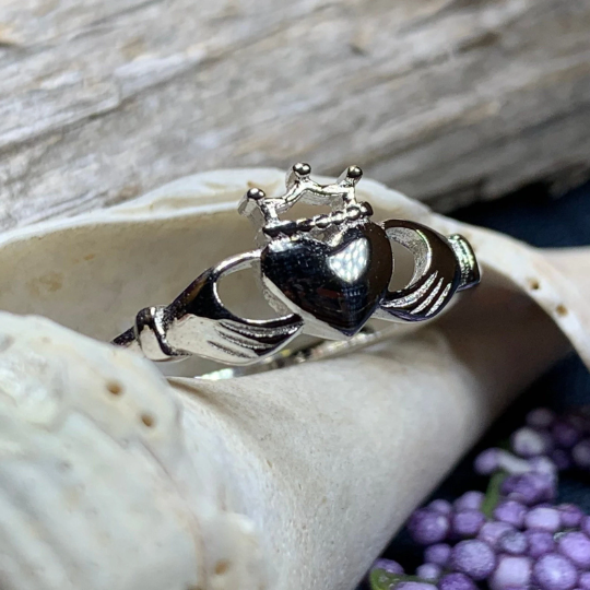 Bantry Claddagh Ring — view 7
