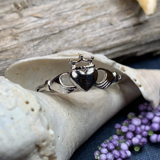 Bantry Claddagh Ring — view 5