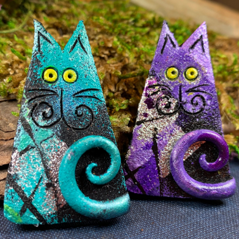 Load image into Gallery viewer, Whimsical Sitting Cat Brooch - Handmade in Scotland
