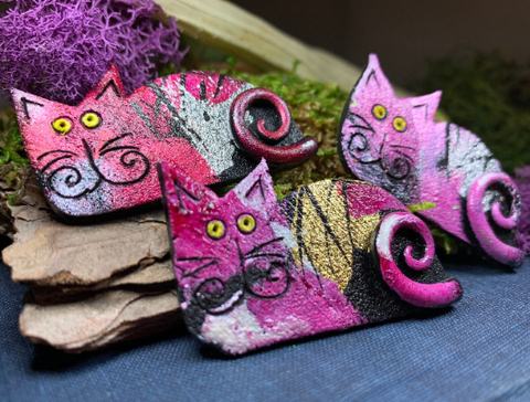 Load image into Gallery viewer, Quirky Cat Brooch

