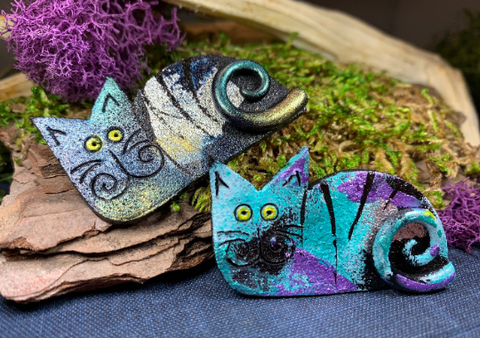 Load image into Gallery viewer, Quirky Cat Brooch
