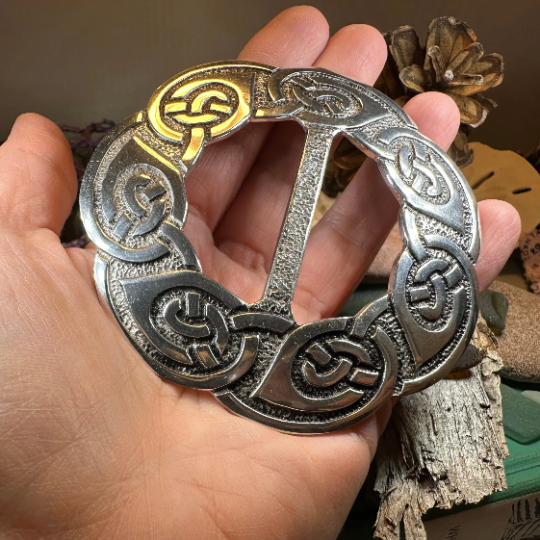 Lorna Large Celtic Knot Scarf Ring in Pewter