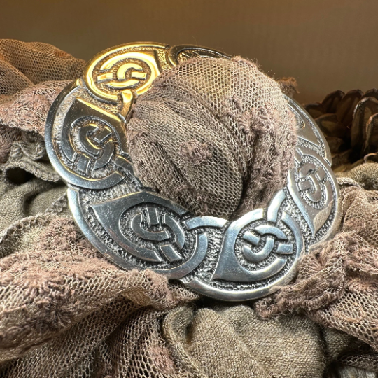 Lorna Large Celtic Knot Scarf Ring in Pewter