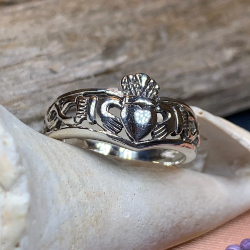Chevron ring 2025
