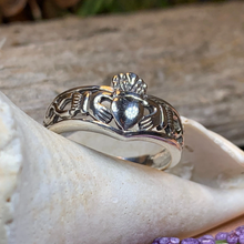 Load image into Gallery viewer, Claddagh Chevron Ring
