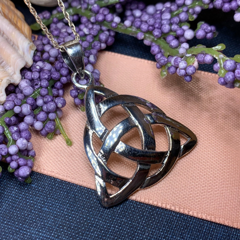 Load image into Gallery viewer, Emaline Celtic Knot Necklace
