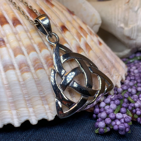 Load image into Gallery viewer, Emaline Celtic Knot Necklace
