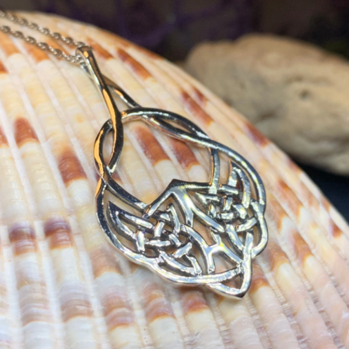 Lira Celtic Knot Necklace